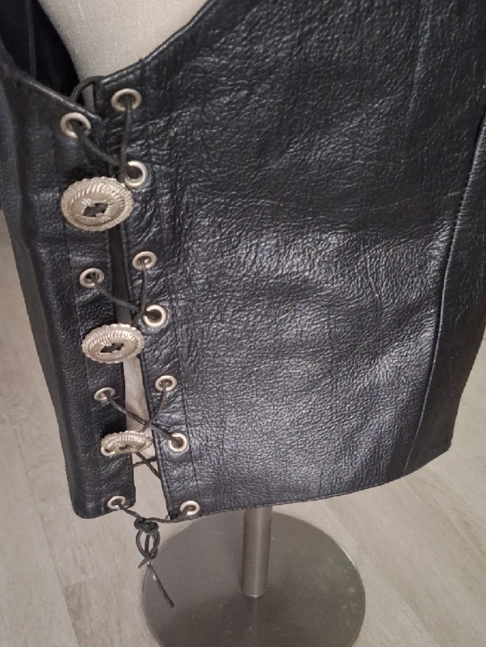 Black Leather Women's Vest with Music City Patches - Picture 4 of 11